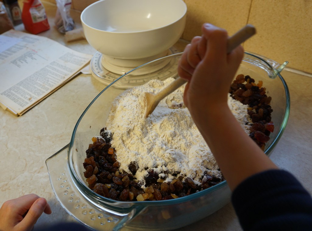 mixing the fruit ans spiced flour